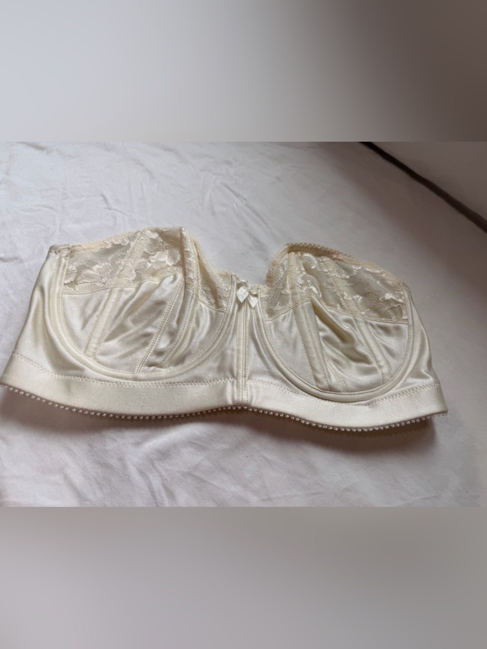 Vintage New Without Tags Goddess Cream Strapless Lace Trim Bra